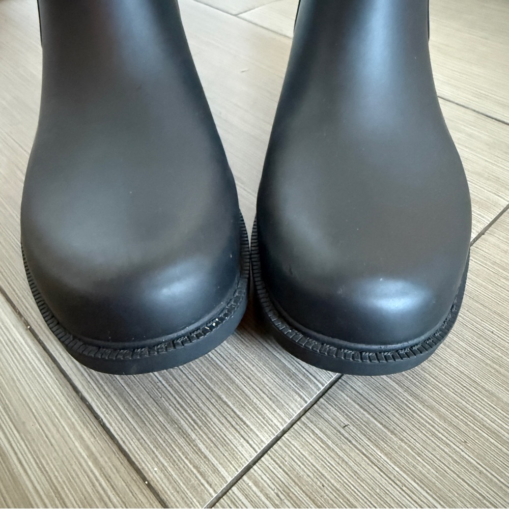 SOLD Madewell Waterproof Chelsea Rain Boots - Picture 4 of 7